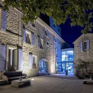 https://le-moulin-de-valaurie.hotels-rhonealpes.com